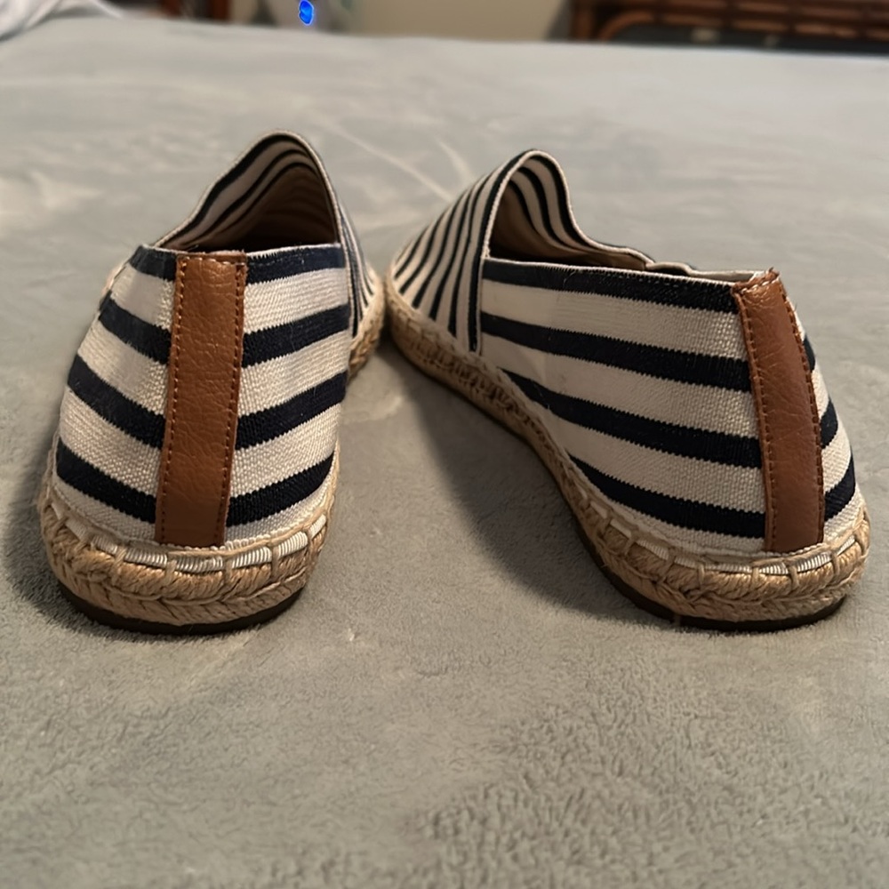 Almost New Vionic Flats - Picture 3 of 3